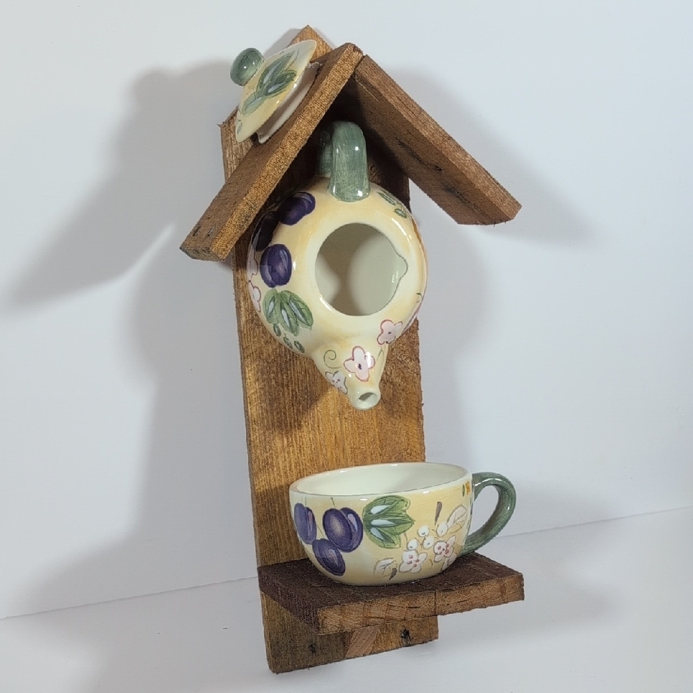 Rustic Wooden Handmade Teapot Bird Feeder Fruit - Picture 2 of 16